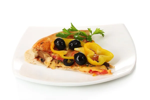 Leckeres Stück Pizza auf Teller isoliert auf weiß — Stockfoto