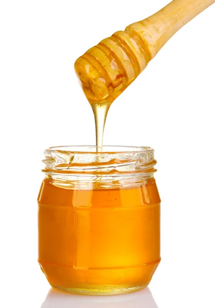 Krukke med honning og træ drizzler isoleret på hvid - Stock-foto