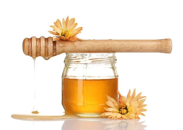 Pot de miel et drizzler en bois isolé sur blanc — Photo