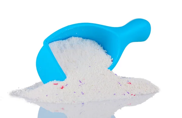 Mavi kapta deterjanlar, üzerinde beyaz izole — Stok fotoğraf