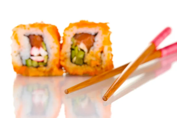 Delicioso sushi y palillos aislados en blanco — Foto de Stock
