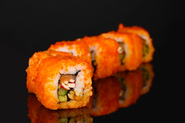 黒を基調としたおいしい寿司 — ストック写真