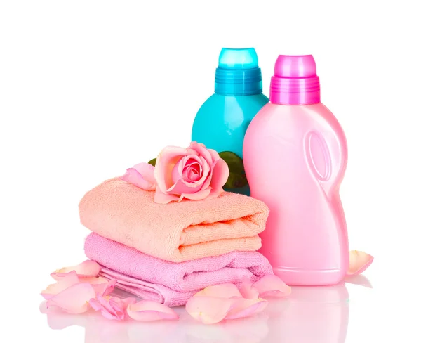 Asciugamano e pulizia isolati su bianco — Foto Stock