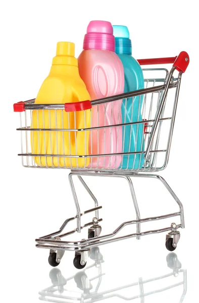 Carrinho de compras e detergente isolado em branco — Fotografia de Stock