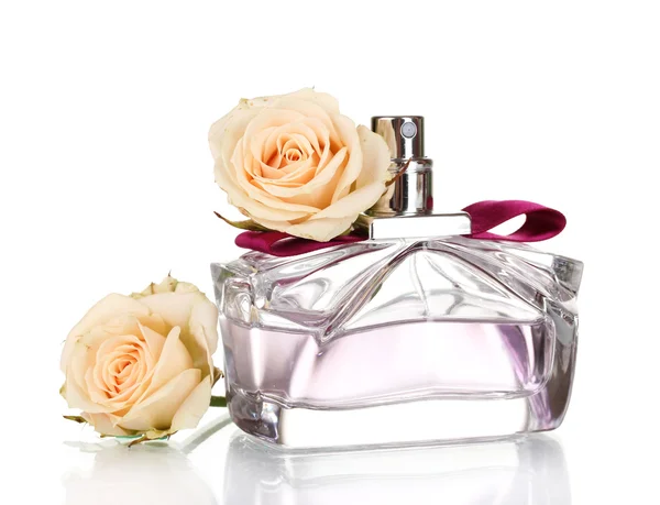 在白色背景上漂亮的瓶子里的女性香水 — 图库照片
