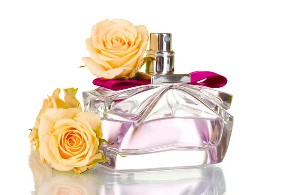 Kvinnors parfym i vacker flaska på vit bakgrund — Stockfoto