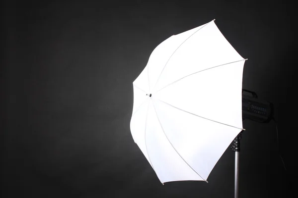 Stock image Studio flash with umbrella on grey background