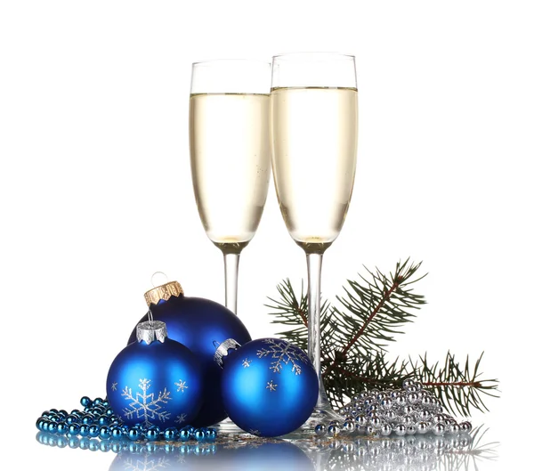Zwei Gläser mit Weihnachtsdekoration auf weißem Hintergrund — Stockfoto