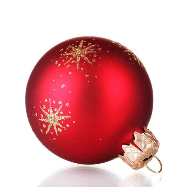 Rode Kerstbal geïsoleerd op witte achtergrond — Stockfoto
