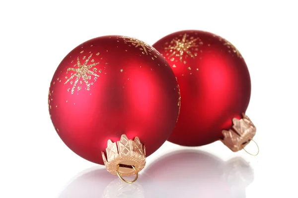 白い背景に隔離された赤いクリスマスボール — ストック写真