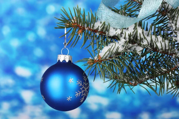 Vánoční koule na stromeček na modré — Stock fotografie