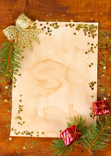 在木桌上的圣诞贺卡 — 图库照片