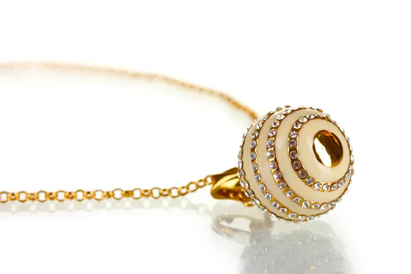 Beyaz izole mücevher ile Top şeklinde kolye — Stok fotoğraf