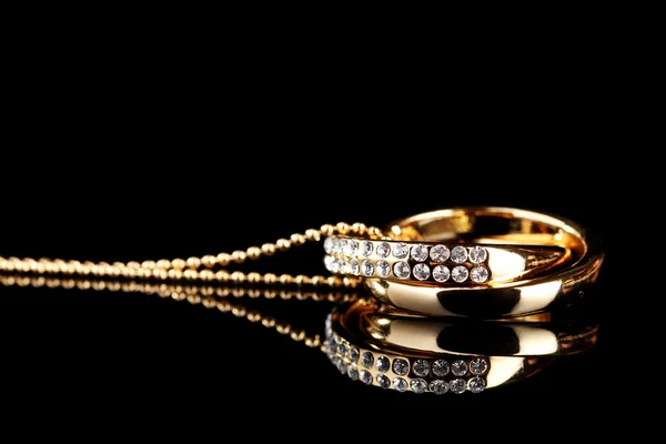 Siyah mücevher Yüzük şeklinde kolye — Stok fotoğraf