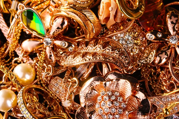 Vari gioielli in oro primo piano — Foto Stock
