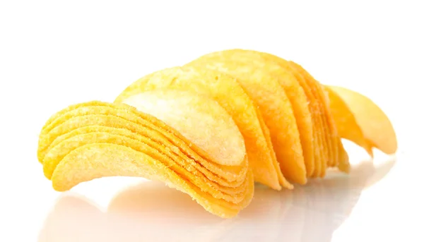 Beyaz izole lezzetli patates cipsi — Stok fotoğraf