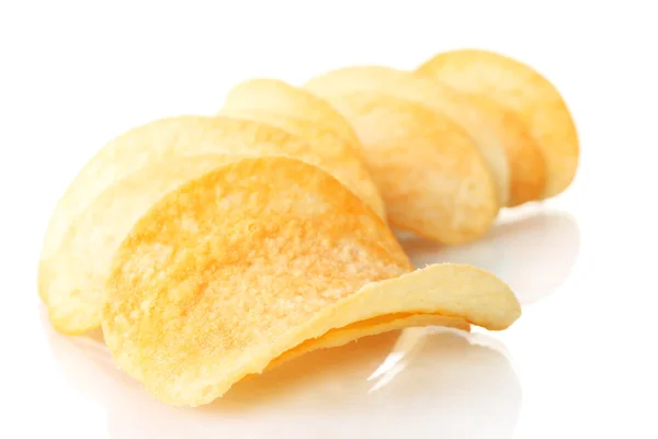 Heerlijke potato chips geïsoleerd op wit — Stockfoto