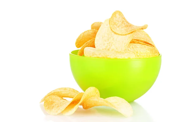 Finom burgonya chips elszigetelt fehér tálban — Stock Fotó