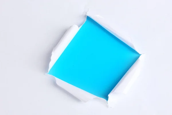 Papel desgarrado con fondo azul —  Fotos de Stock