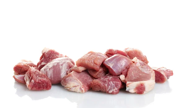 Bitar av rått kött som isolerats på vitt — Stockfoto