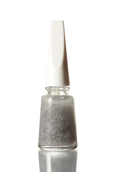 Silberner Nagellack mit Funkeln isoliert auf Weiß — Stockfoto