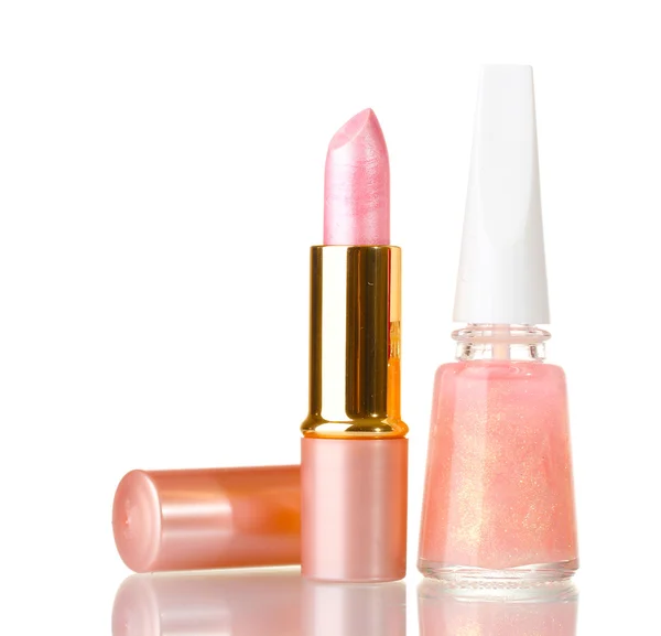 Różowa szminka i beżowy lakier do paznokci z błyszczy na białym tle — Zdjęcie stockowe