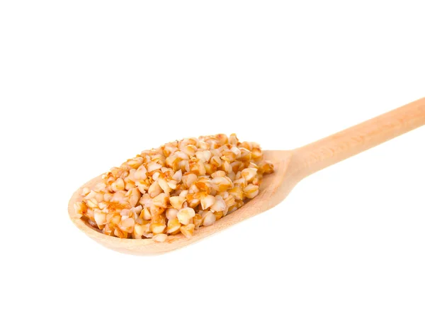 Cucchiaio di legno con grano saraceno bollito isolato su bianco — Foto Stock
