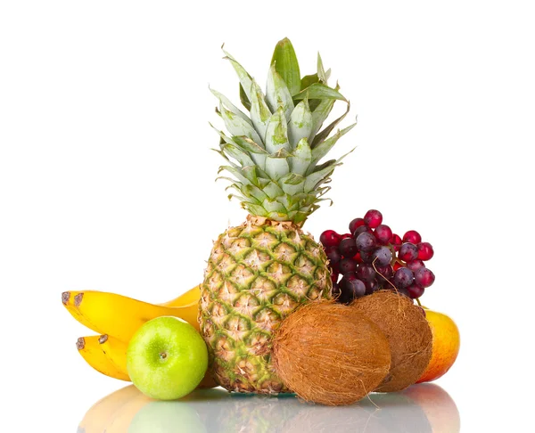 Färska tropiska frukter isolerad på vit — Stockfoto