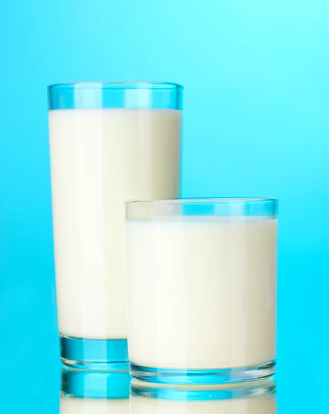Two glass of milk on blue — Stock Photo, Image