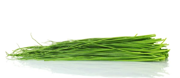 Vacker grön lök gräslök isolerad på vit — Stockfoto
