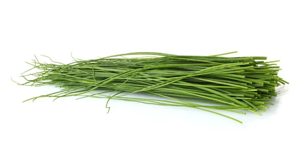 Bella erba cipollina verde isolato su bianco — Foto Stock