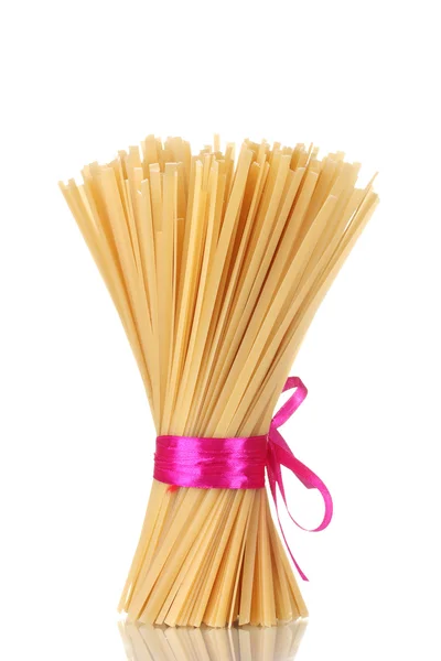 Куча спагетти с ленточкой — стоковое фото