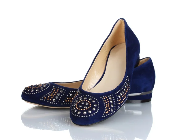 Elegant blå platta skor för kvinnor i stenar isolerad på vit — Stockfoto