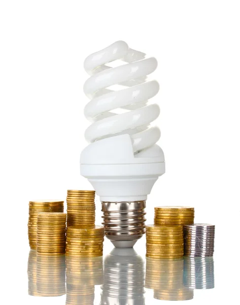 Energiesparlampe und Geld isoliert auf weiß — Stockfoto
