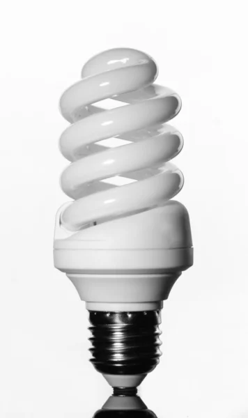 Lampe à économie d'énergie isolée sur blanc — Photo