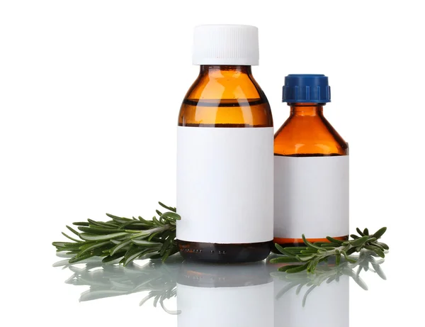 Medische flessen en verse groene rozemarijn geïsoleerd op wit — Stockfoto