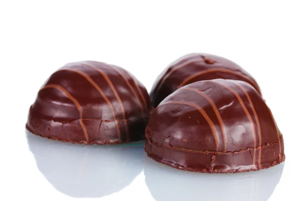 Шоколадное печенье изолировано на белом — стоковое фото