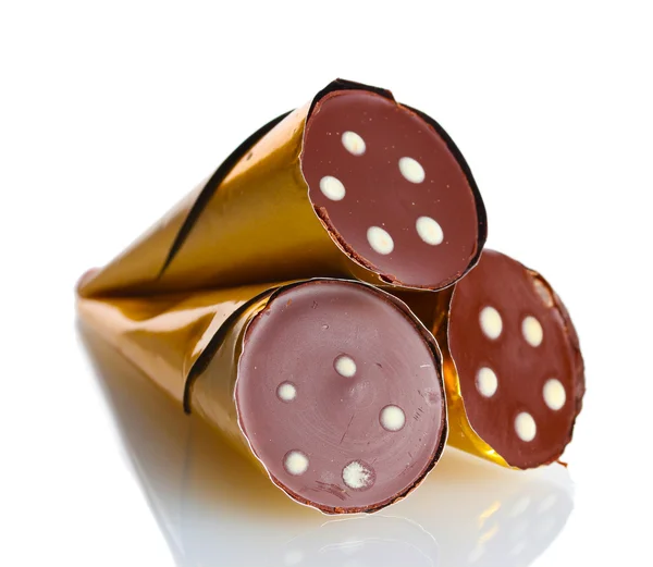 ? 聖霊降臨祭に分離された金色のパッケージでホーンの形をしたチョコレート菓子 — ストック写真