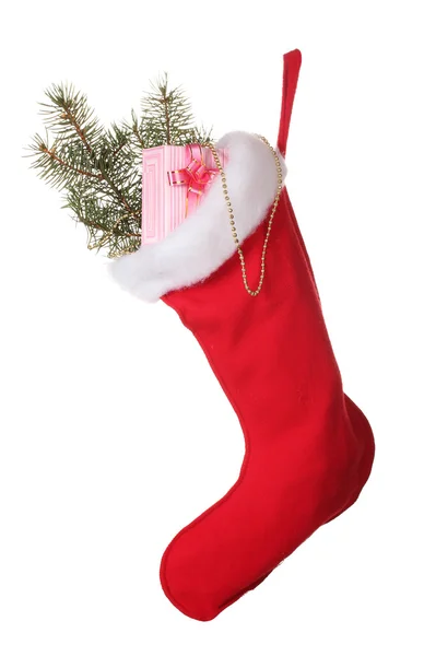 Χριστούγεννα κάλτσες με τα δώρα που απομονώνονται σε λευκό — Φωτογραφία Αρχείου