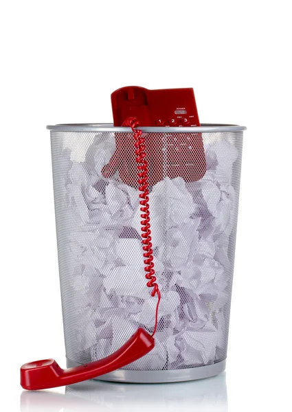 Telepon merah dan kertas di tempat sampah logam terisolasi pada warna putih — Stok Foto