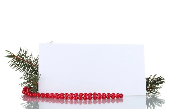 Blanko-Postkarte, Perlen und Tanne isoliert auf weiß — Stockfoto