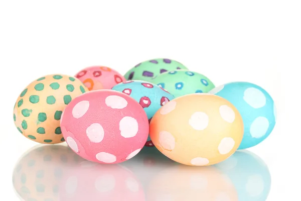 Uova di Pasqua colorate isolate su bianco — Foto Stock