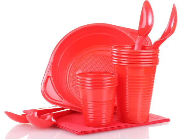 Világos piros műanyag edények és elszigetelt fehér szalvéta — Stock Fotó