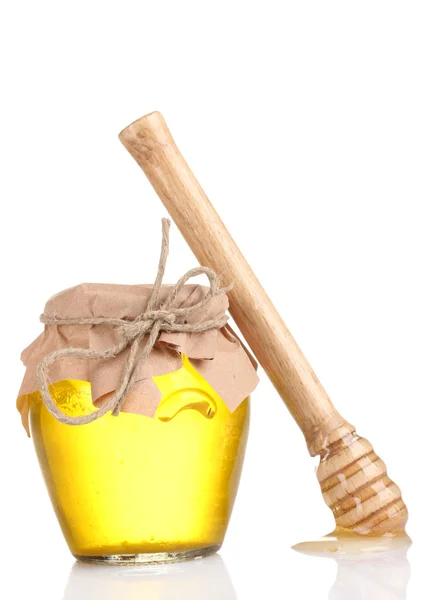 Tarro de miel y rociador de madera aislado en blanco — Foto de Stock