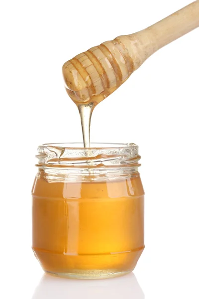 Frasco de mel e gargalo de madeira isolado em branco — Fotografia de Stock