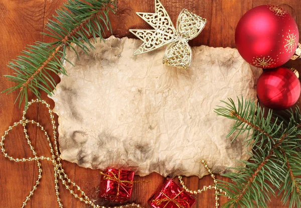 Tarjeta de Navidad sobre mesa de madera —  Fotos de Stock