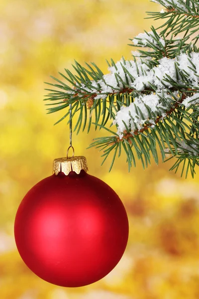 Noel top sarı ağaç — Stok fotoğraf