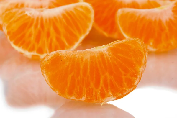 Rijp oranje tangerine kruidnagel close-up — Stockfoto