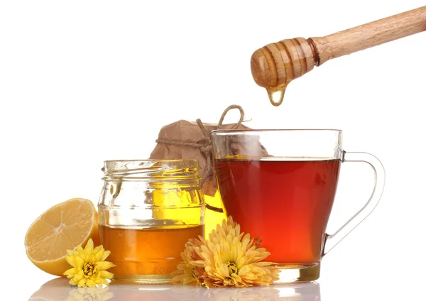 Miele, limone e una tazza di tè isolato su bianco — Foto Stock
