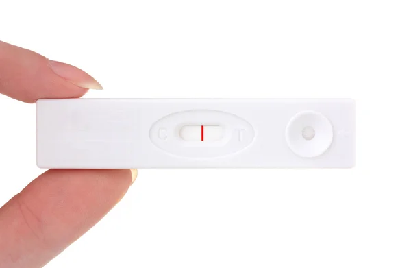 白で隔離される手で妊娠検査 — ストック写真